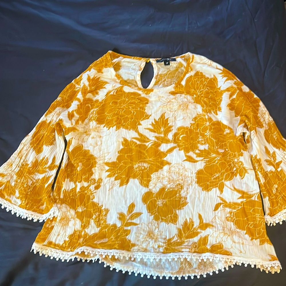 Paper moon peasant blouse, like new.